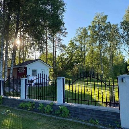 Trevlig Stuga Med Uteplats Rimbo Zewnętrze zdjęcie