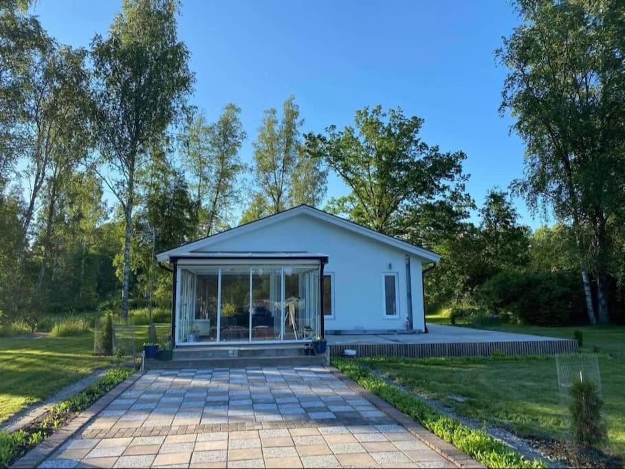Trevlig Stuga Med Uteplats Rimbo Zewnętrze zdjęcie