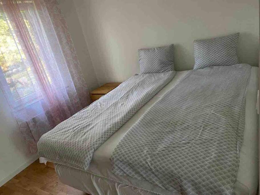 Trevlig Stuga Med Uteplats Rimbo Zewnętrze zdjęcie